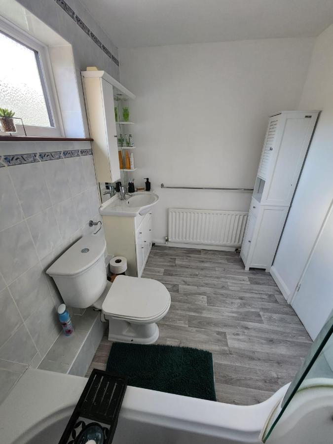 Twin Room In Crawley,Gatwick,West Sussex Ifield Zewnętrze zdjęcie