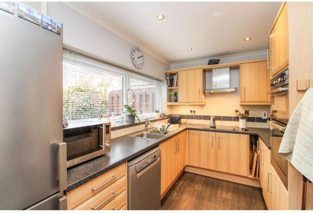 Twin Room In Crawley,Gatwick,West Sussex Ifield Zewnętrze zdjęcie