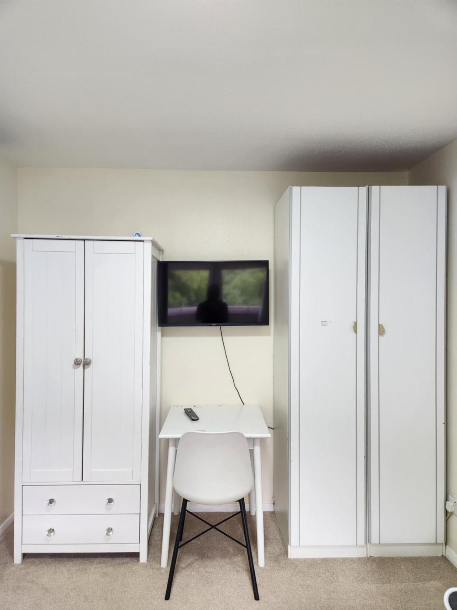 Twin Room In Crawley,Gatwick,West Sussex Ifield Zewnętrze zdjęcie