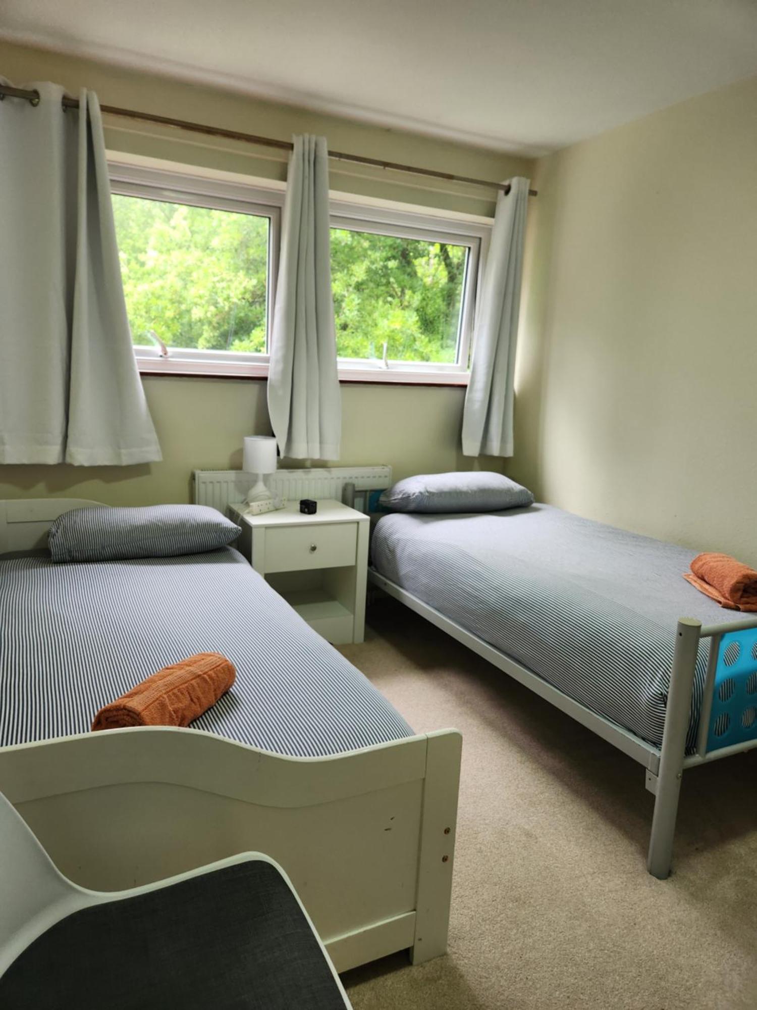 Twin Room In Crawley,Gatwick,West Sussex Ifield Zewnętrze zdjęcie
